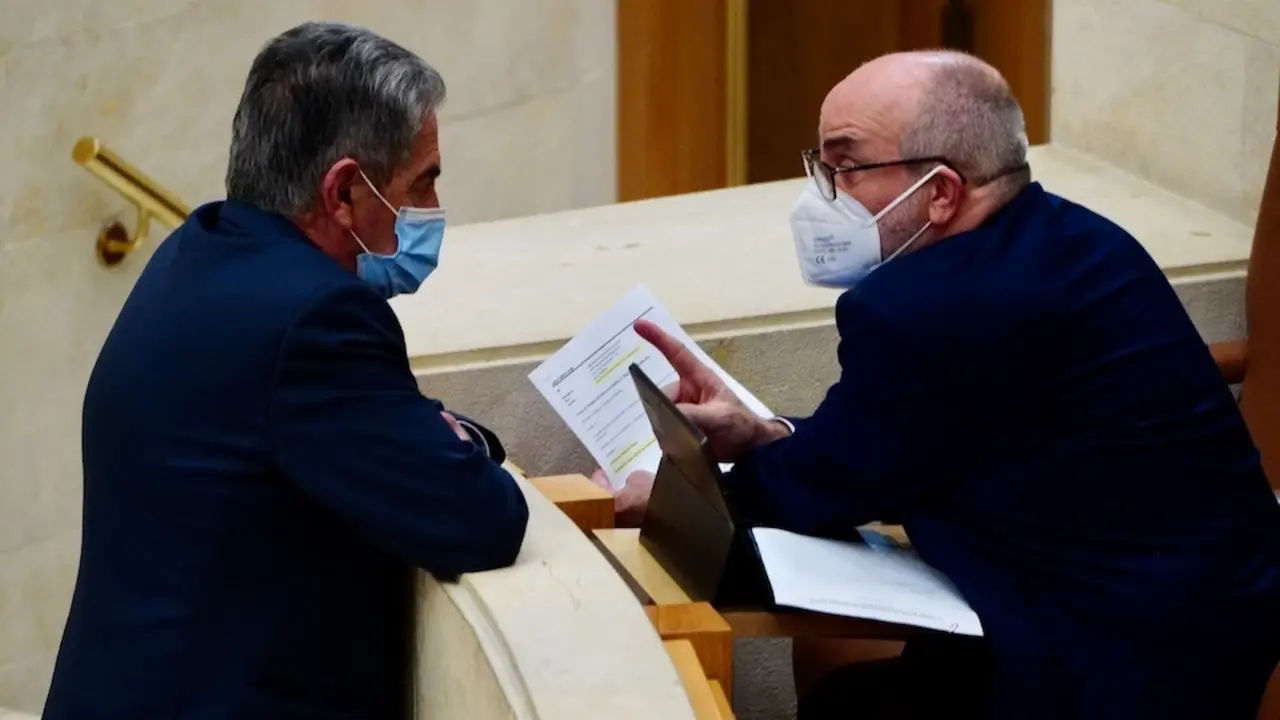 El presidente de Cantabria, M. A. Revilla y el consejero de Sanidad