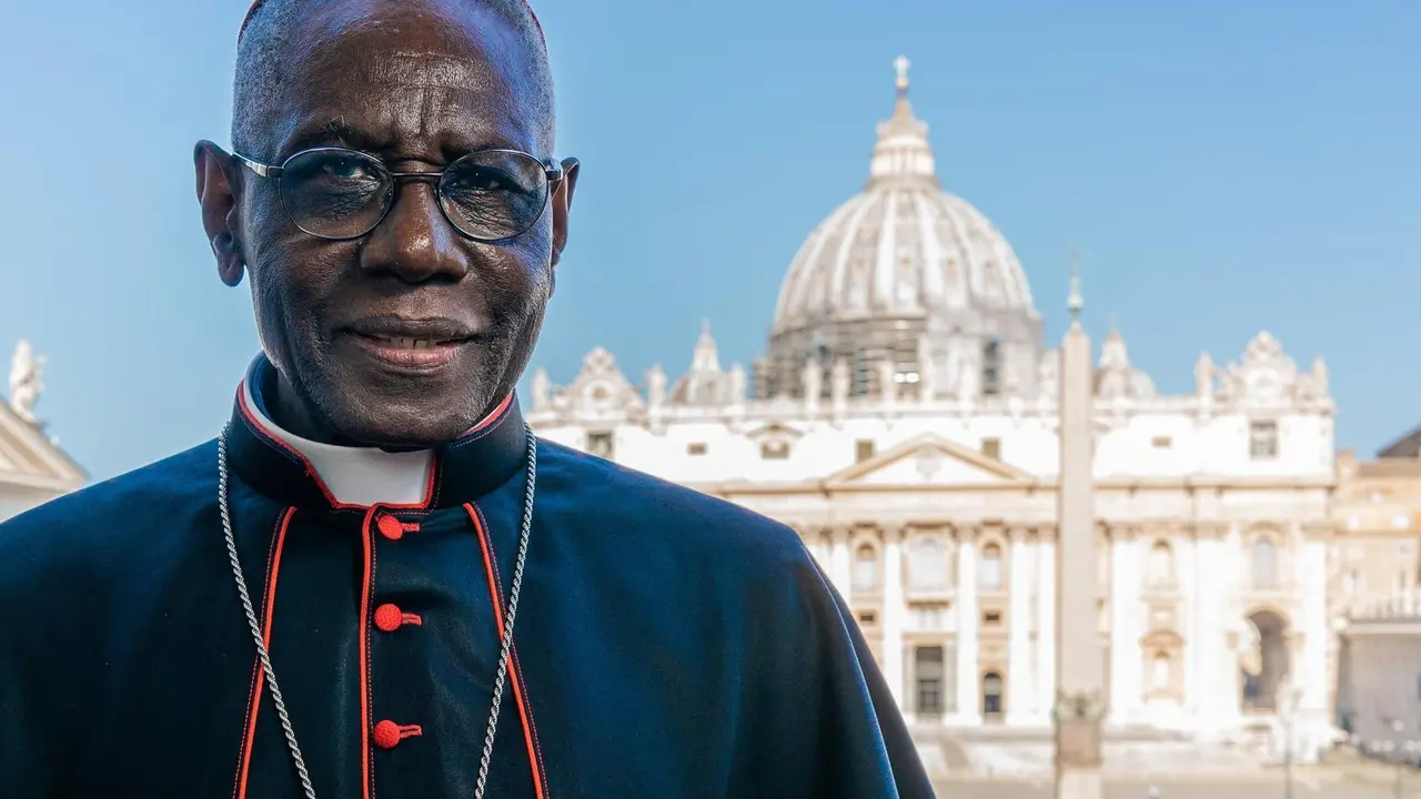 Archivo - El cardenal Robert Sarah