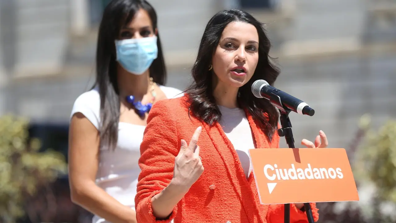 La presidenta de Ciudadanos, In&eacute;s Arrimadas, junto a la vicealcaldesa de Madrid, Bego&ntilde;a Villac&iacute;s.