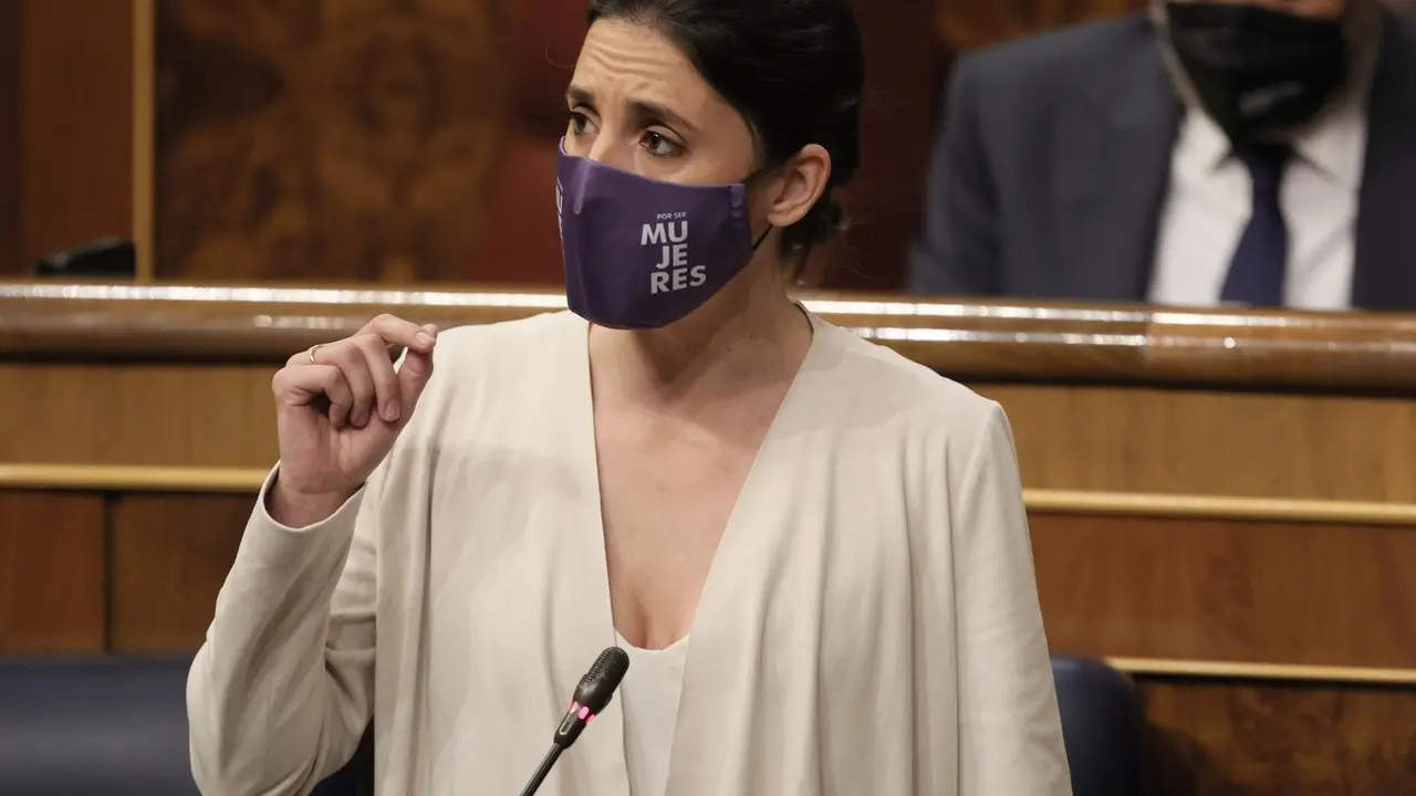 Archivo - La ministra de Igualdad, Irene Montero, interviene en una sesi&oacute;n de control al Gobierno, a 26 de mayo de 2021, en el Congreso de los Diputados, Madrid, (Espa&ntilde;a). La crisis diplom&aacute;tica abierta con Marruecos, los planes del Gobierno para la presen