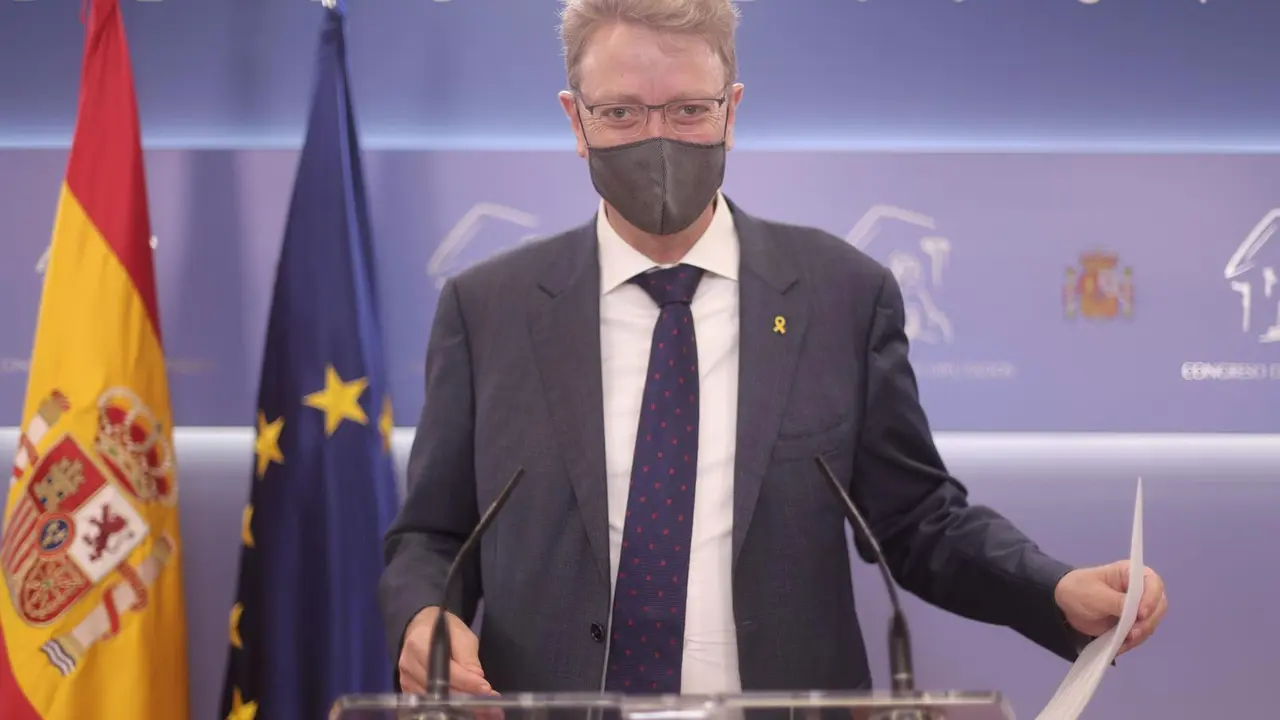 El portavoz del PDeCAT en el Congreso, Ferr&aacute;n Bel, interviene en una rueda en el Congreso.