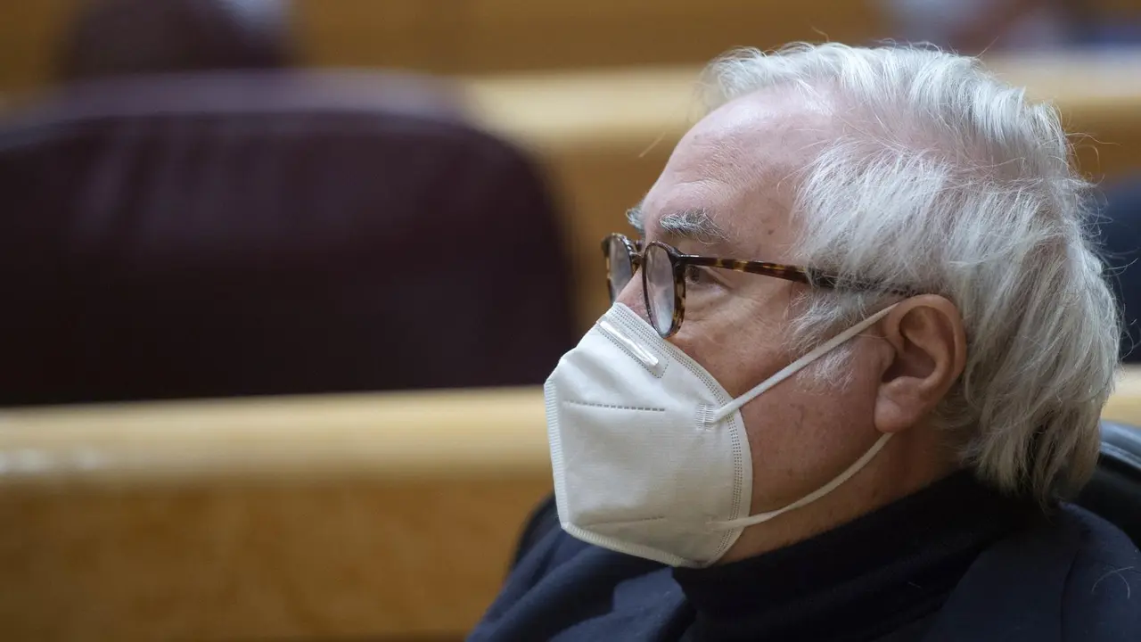 Archivo - El ministro de Universidades, Manuel Castells, durante una sesi&oacute;n de control al Gobierno en el Senado, a 25 de mayo de 2021, en Madrid (Espa&ntilde;a). 