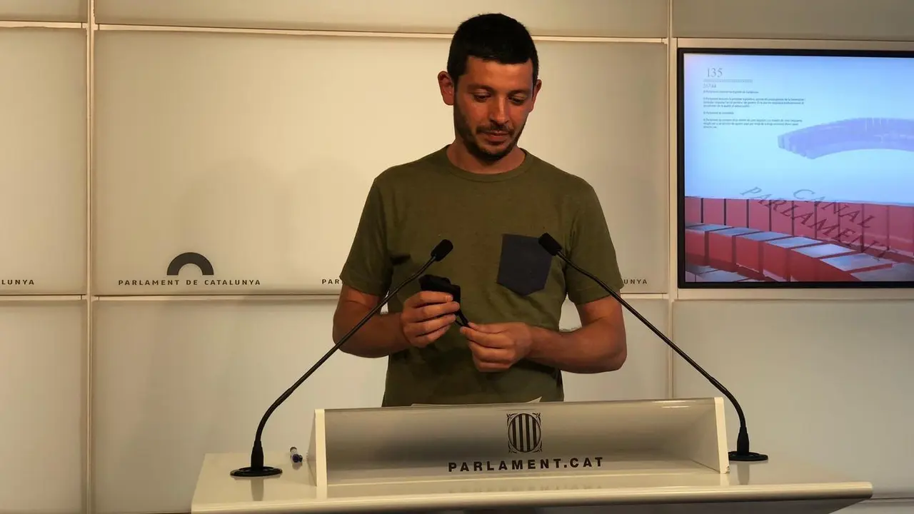 El diputado de la CUP en el Parlament Xavier Pellicer en rueda de prensa en la C&aacute;mara catalana, en Barcelona, el 29 de junio de 2021.