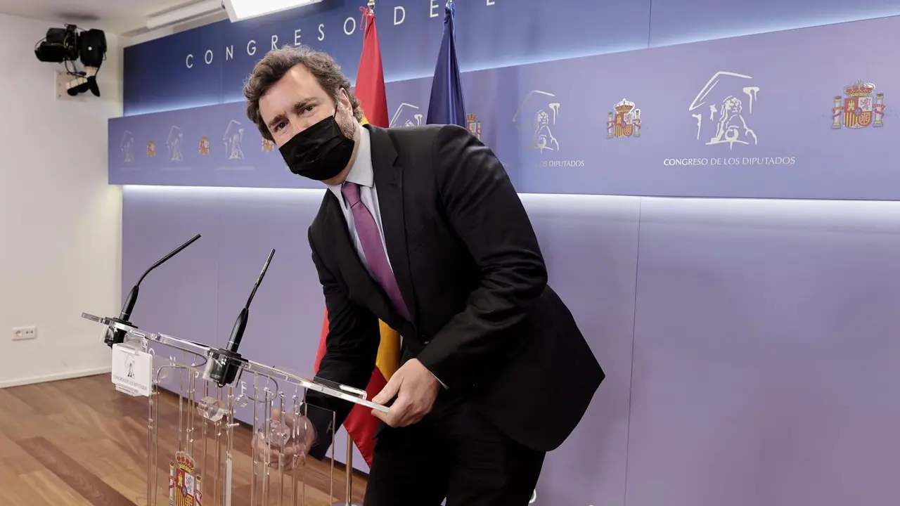 El portavoz de Vox en el Congreso, Iv&aacute;n Espinosa de los Monteros, en una rueda de prensa en el Congreso.