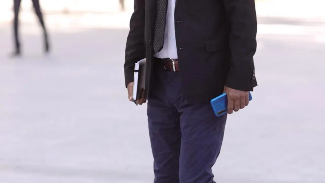 El activista saharaui Fadel Breica llega a la Audiencia Nacional para declarar sobre las presuntas torturas sufridas a manos del Frente Polisario