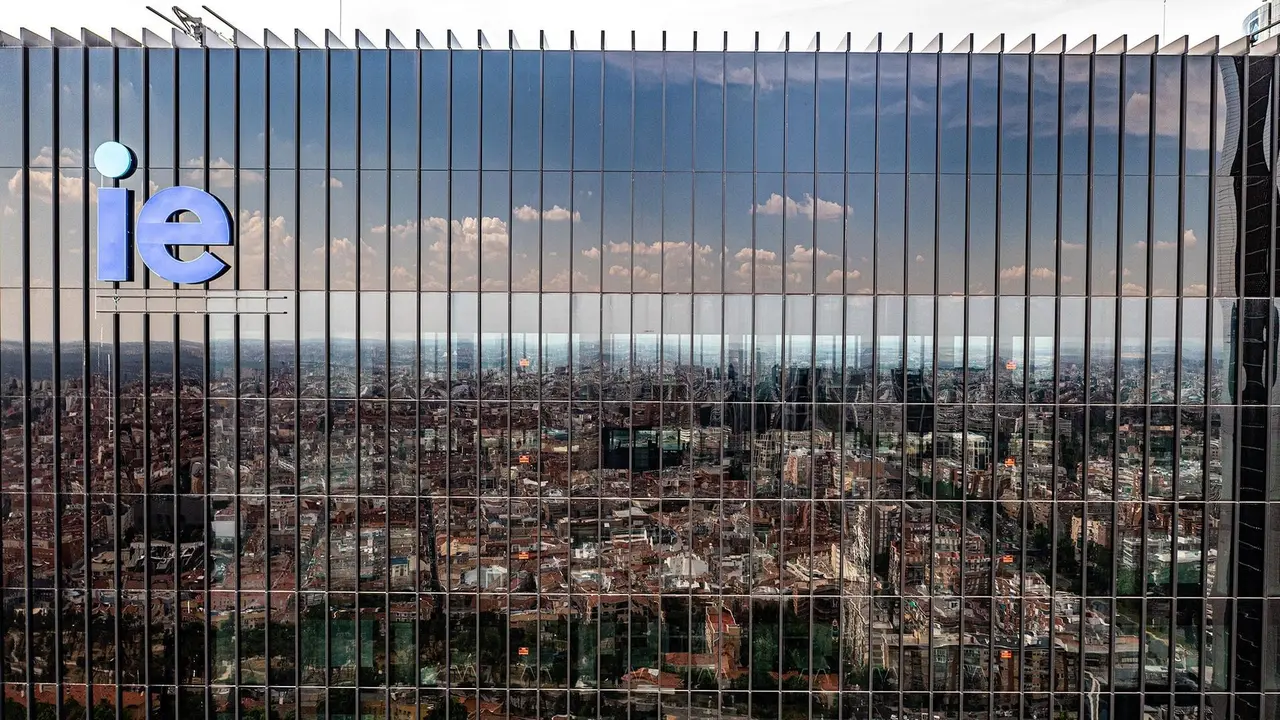 Archivo - IE Tower, sede de IE University en el norte de Madrid