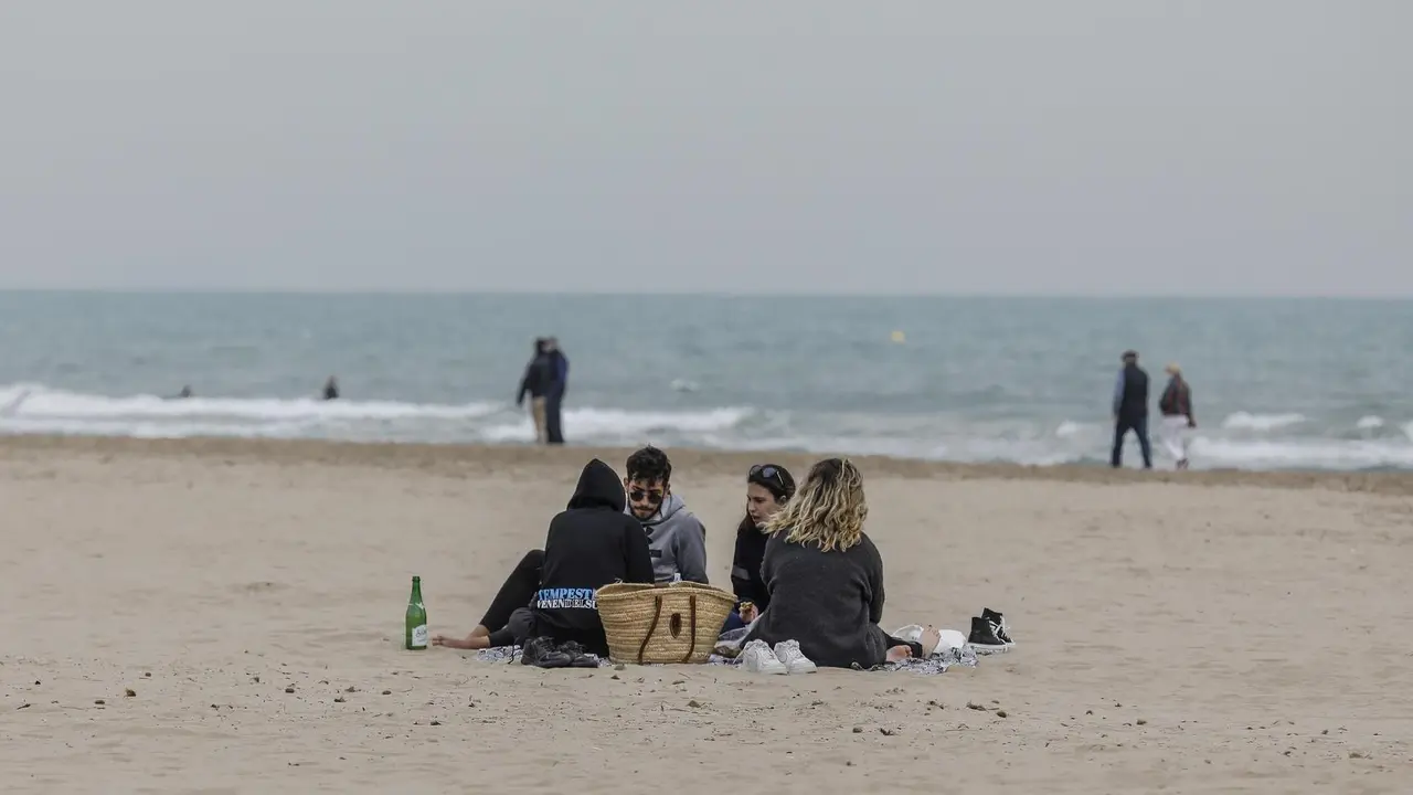 ROBER SOLSONA&hellip;20210401&hellip;.VALENCIA&hellip;..PLAYA DE LA MALVARROSA, DONDE ES OBLIGATORIO LA MASCARILLA,  CON EL RECHAZO TANTO POR PARTE DE LOS CIUDADANOS COMO POR LAS AUTORIDADES.
TIEMPO INESTABLE EN EL  COMIENZO DE LA SEMANA SANTA, CON TIEMPO INESTABLE.