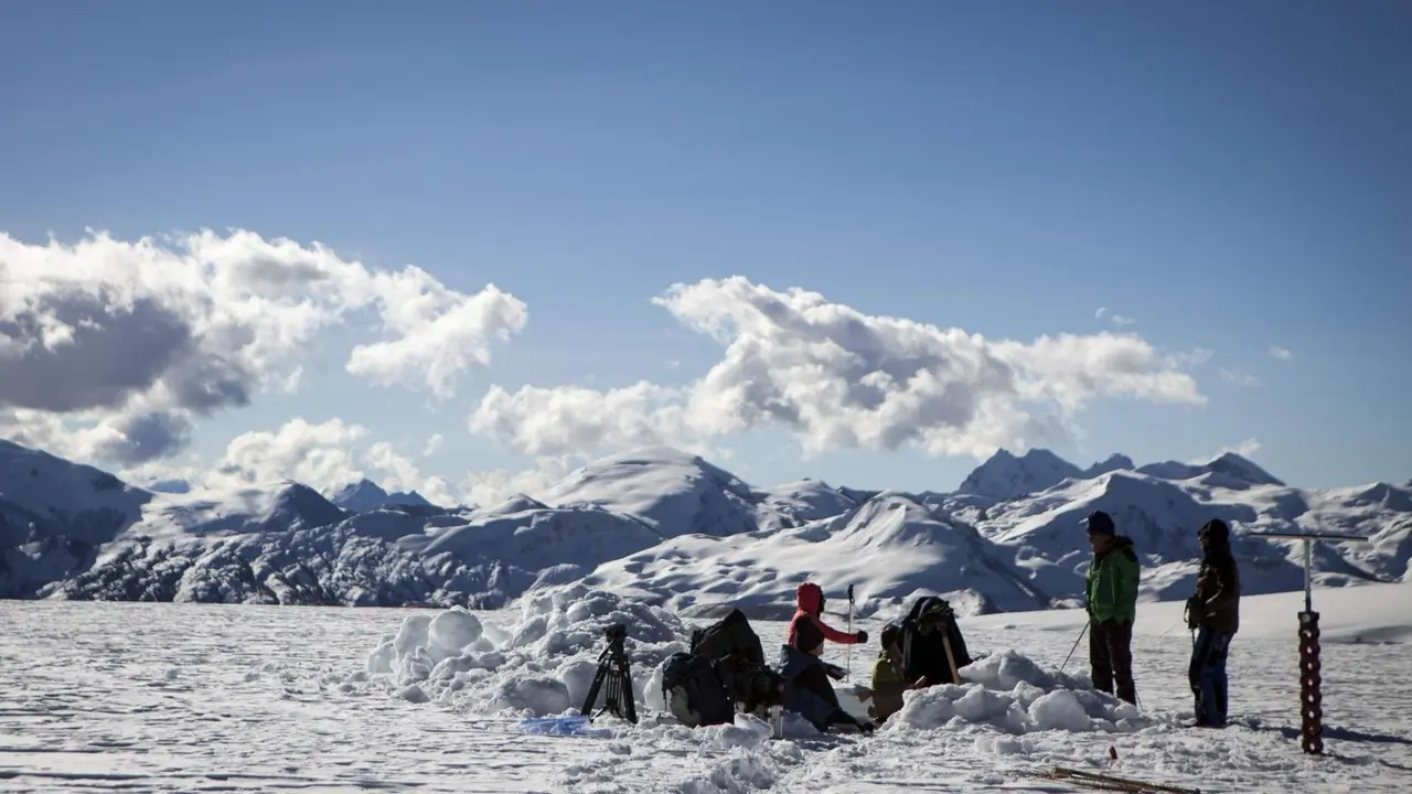 Los campos de hielo en Quelccaya en Per&uacute; se redujeron en un 46 por ciento desde 1976, cuando equipos del estado de Ohio tomaron por primera vez muestras de hielo del glaciar, hasta 2020.