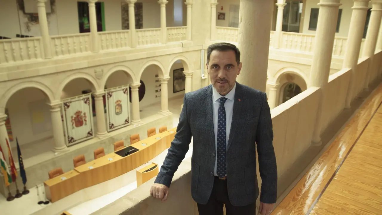 Archivo - El presidente del Parlamento de La Rioja, Jes&uacute;s Mar&iacute;a Garc&iacute;a, posa tras su entrevista con Europa Press, en Logro&ntilde;o /La Rioja (Espa&ntilde;a), a 20 de noviembre de 2019.