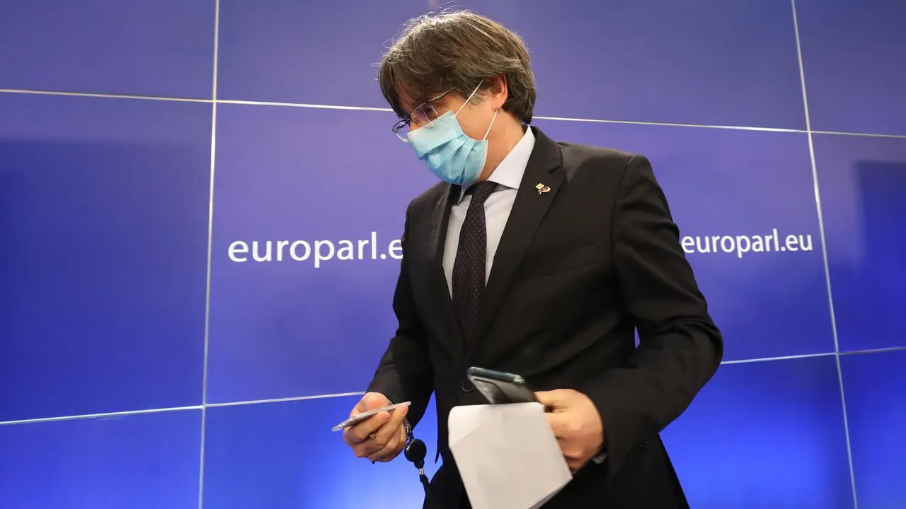 El expresidente de la Generalitat Carles Puigdemont tras una rueda de prensa el d&iacute;a en el que el Parlamento Europeo a favor de suspender la inmunidad de los tres, en Bruselas (B&eacute;lgica), a 9 de marzo de 2021.