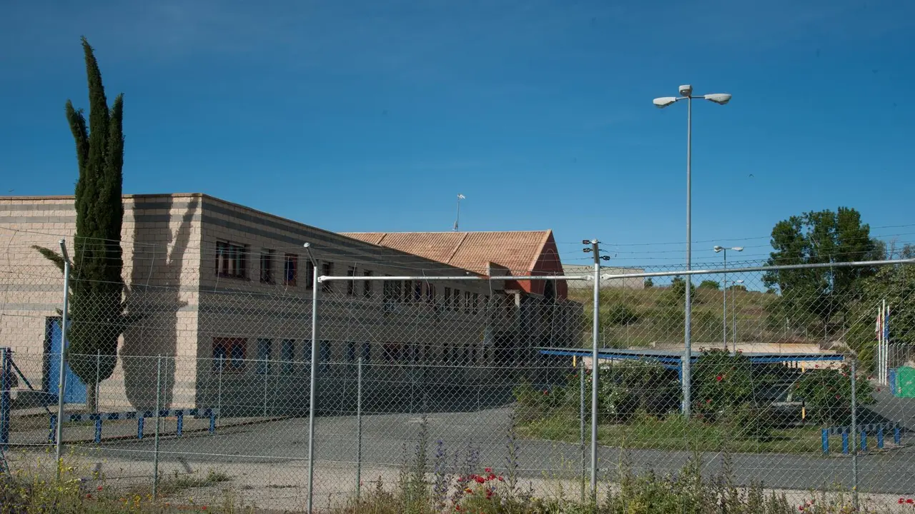Archivo - Imagen del exterior de la c&aacute;rcel de Brieva, en &Aacute;vila 