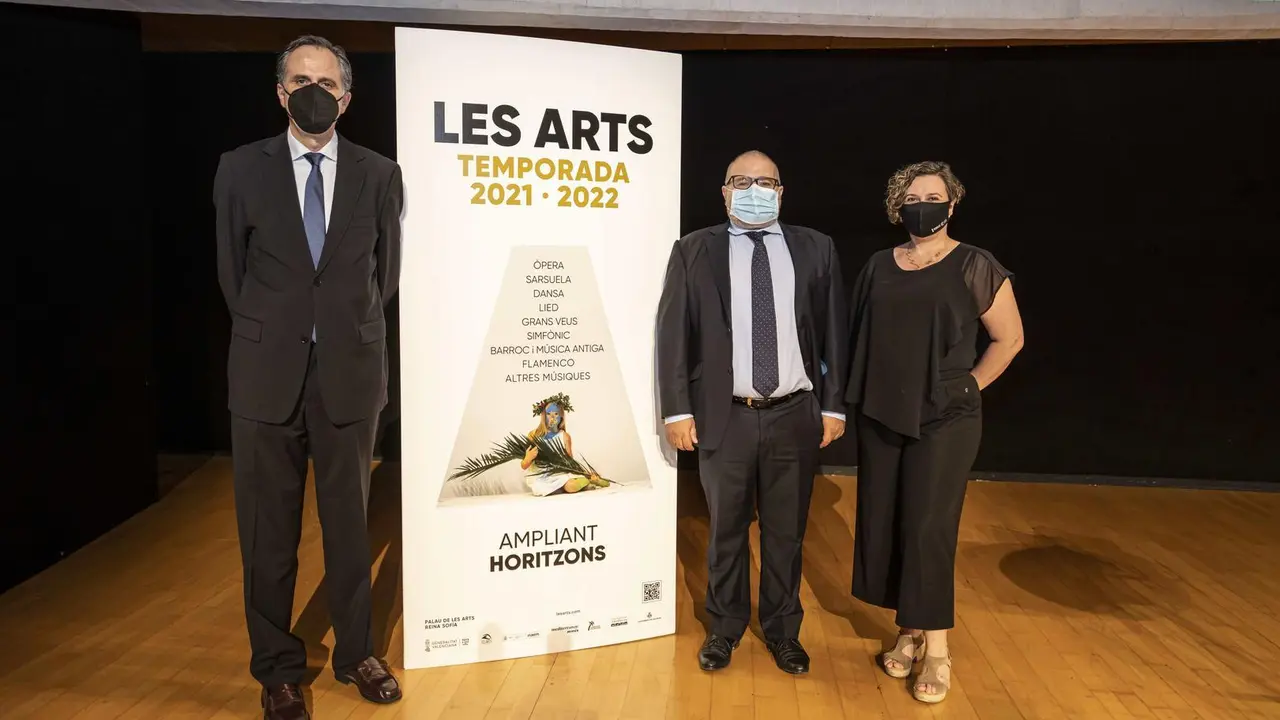 Presentaci&oacute;n de la temporada 2021-2022 de Les Arts. Pablo Font de Mora (i), Jes&uacute;s Iglesias Noriega (c) y Raquel Tamarit.