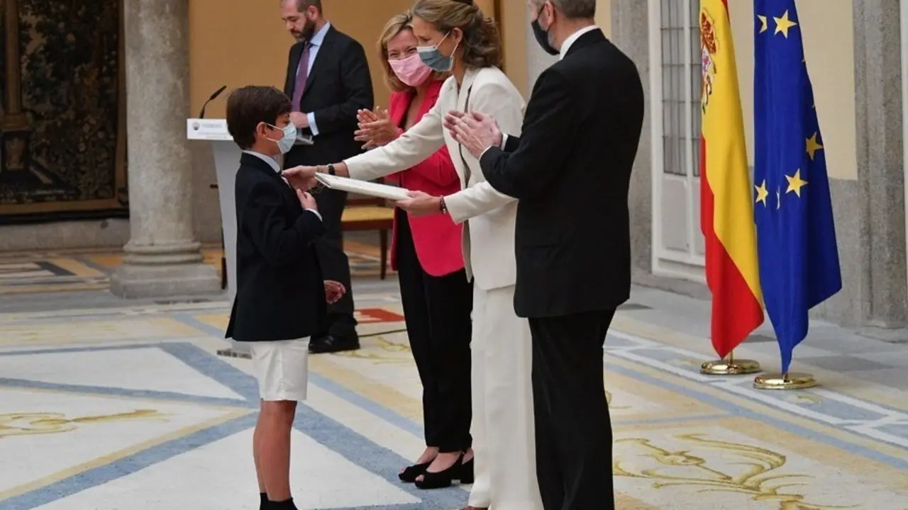 La Infanta Do&ntilde;a Elena ha entregado los premios del XXX Concurso de Pintura Infantil y Juvenil de Patrimonio Nacional para Centros Escolares 2020-21.