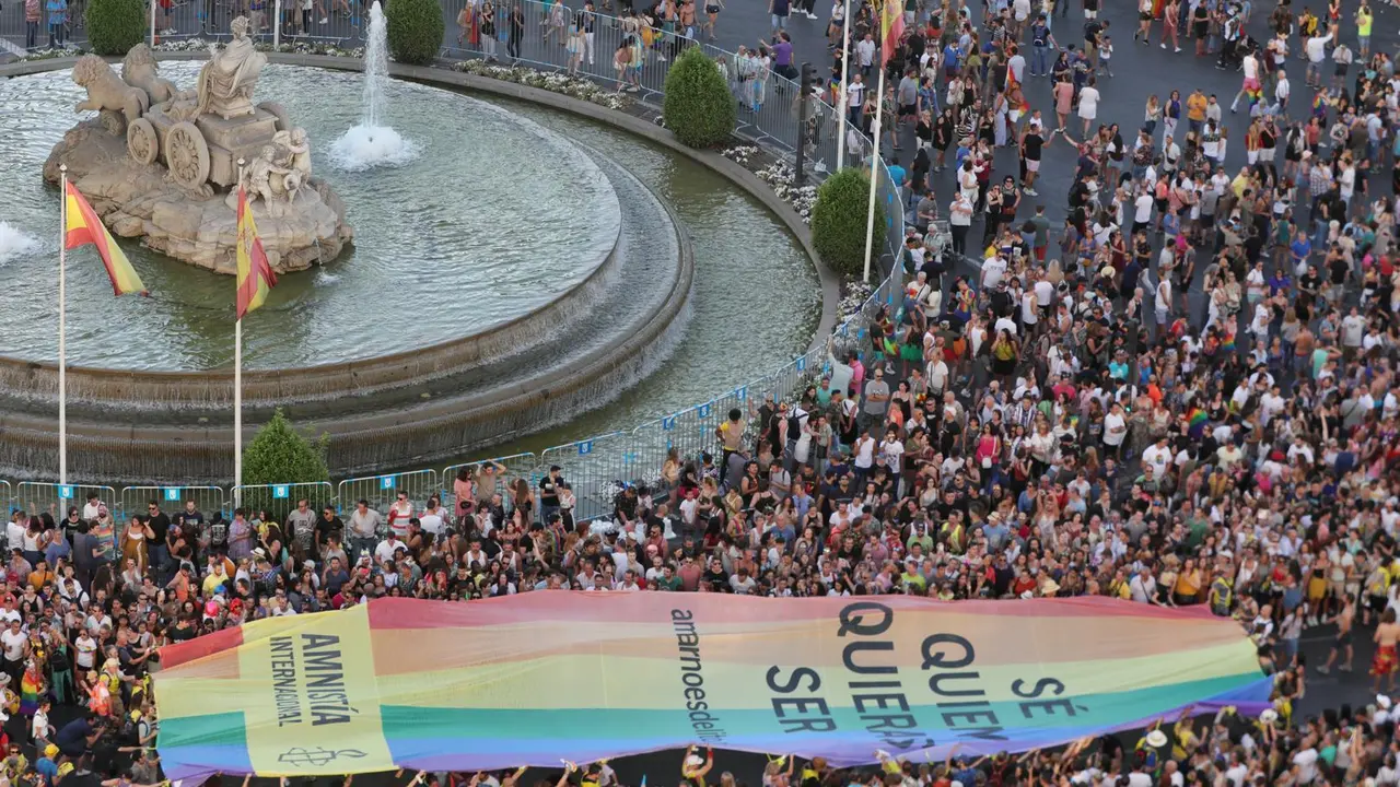 Archivo - Manifestaci&oacute;n estatal del Orgullo LGTBI en Madrid a su paso por Cibeles