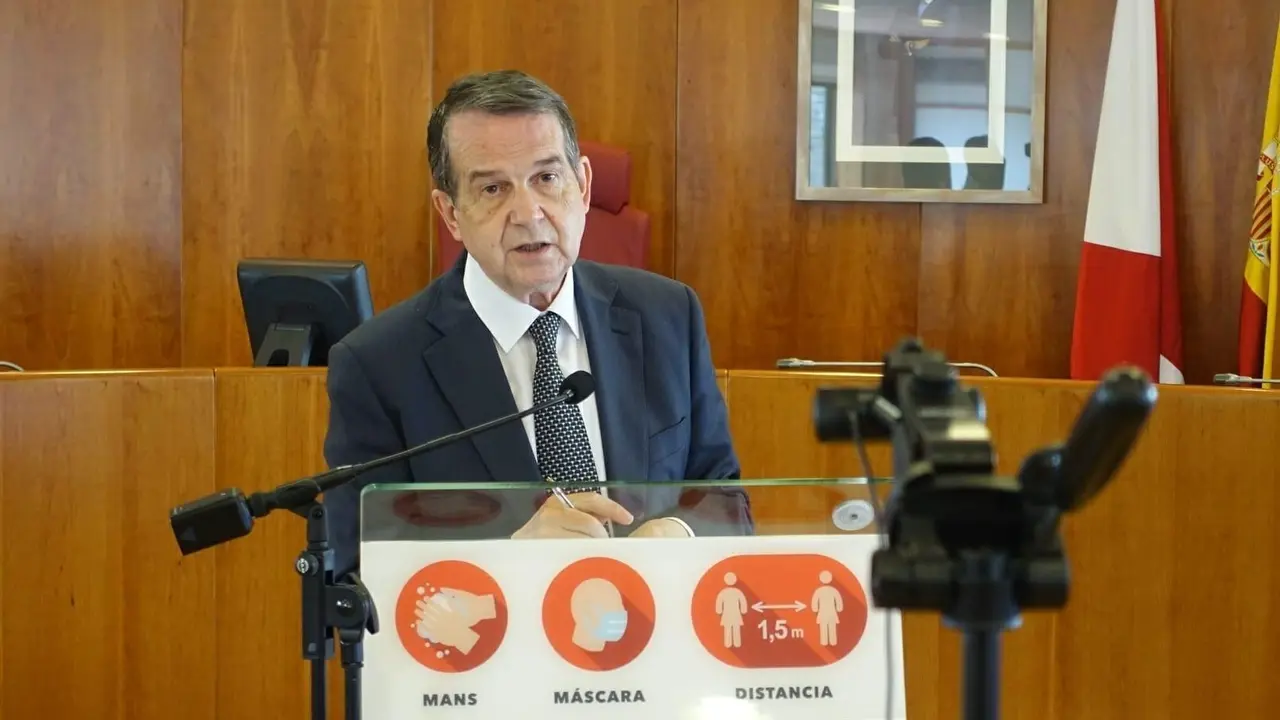 Archivo - El alcalde de Vigo, Abel Caballero, en rueda de prensa