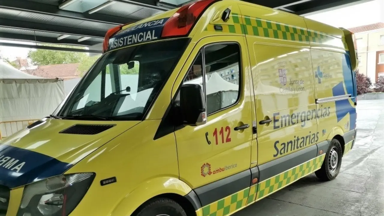 Archivo - Imagen de archivo de una ambulancia soporte vital b&aacute;sico.