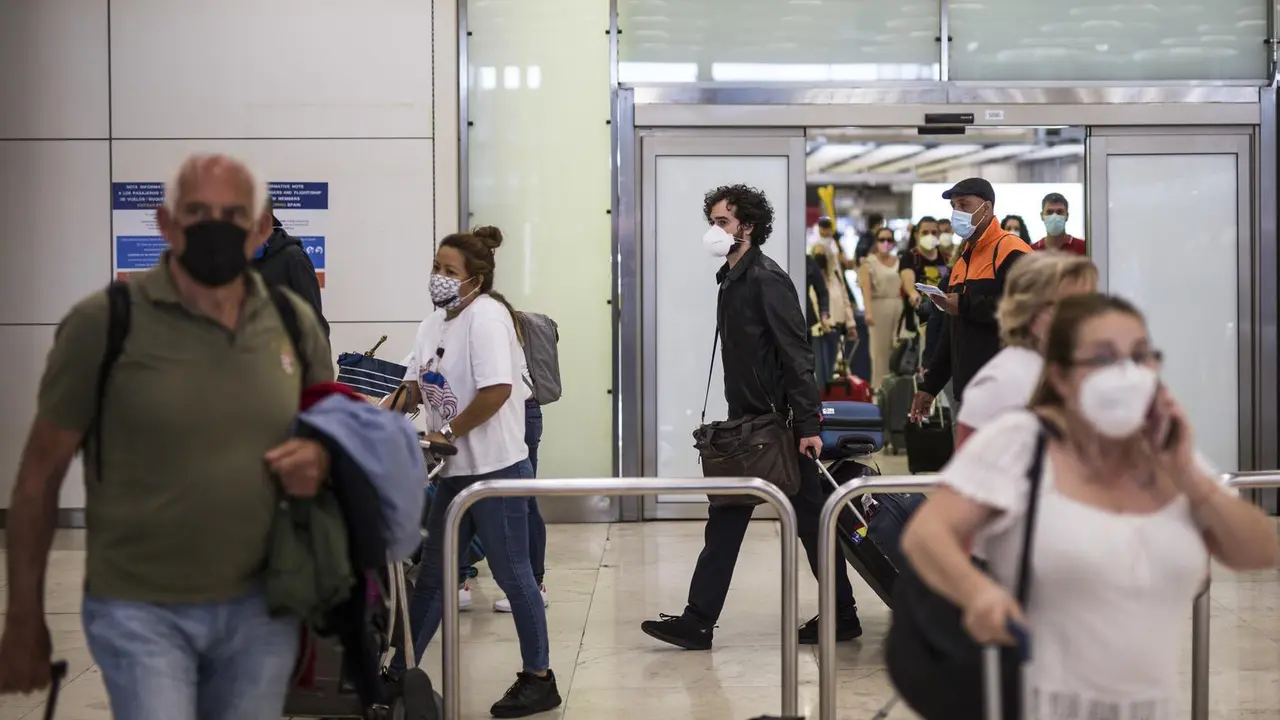 Llegada de viajeros a la terminal 4  del Aeropuerto Adolfo Su&aacute;rez Madrid-Barajas