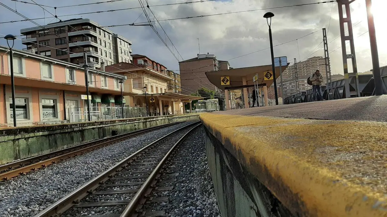 Vista de la estaci&oacute;n de tren de Torrelavega. / ALERTA