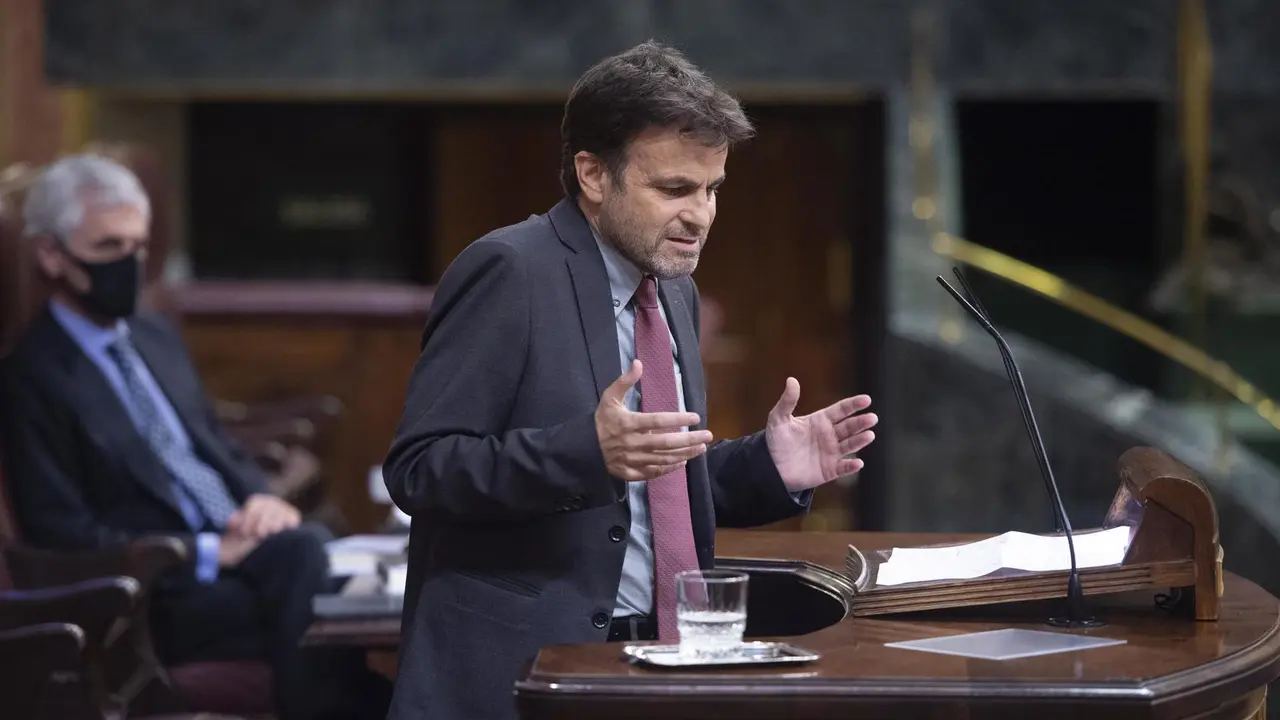 El presidente del grupo parlamentario de Unidas Podemos en el Congreso, Jaume Asens, interviene en una sesi&oacute;n plenaria en el Congreso de los Diputados, a 22 de junio de 2021, en Madrid, (Espa&ntilde;a). El pleno se celebra horas despu&eacute;s de que el presidente del 