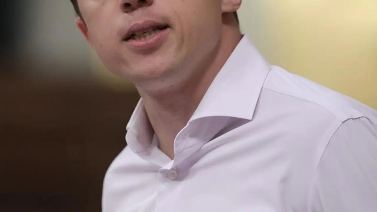 El l&iacute;der de M&aacute;s Pa&iacute;s, &Iacute;&ntilde;igo Errej&oacute;n, interviene en una sesi&oacute;n de control al Gobierno en el Congreso de los Diputados,