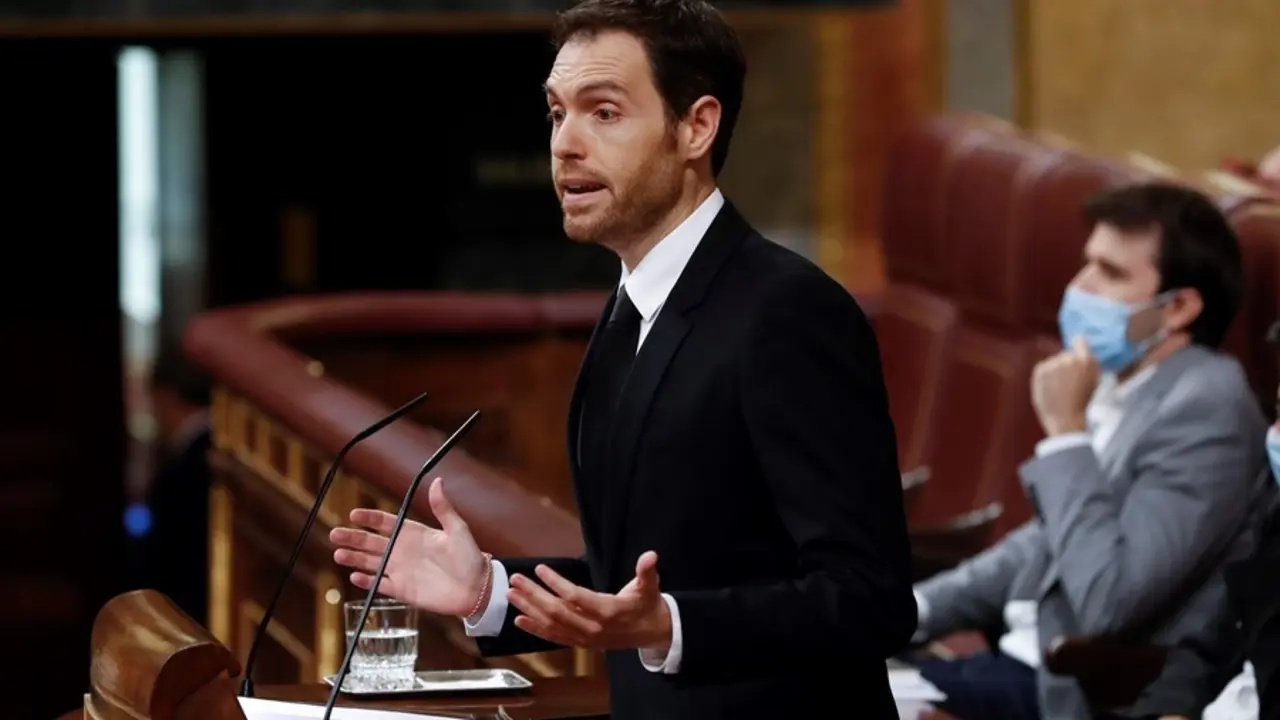 Archivo - El diputado de Navarra Suma, Sergio Sayas, interviene en el del pleno del Congreso 