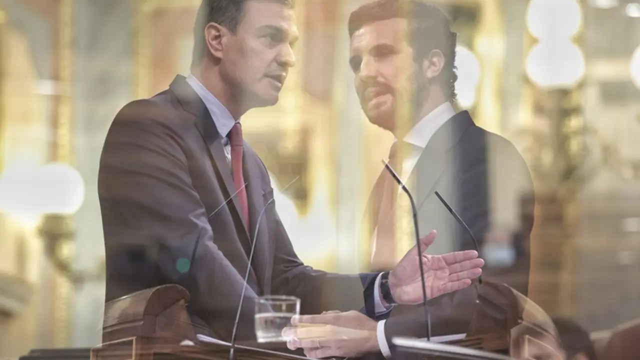 Montaje del l&iacute;der del PP, Pablo Casado (d), y el presidente del Gobierno, Pedro S&aacute;nchez
