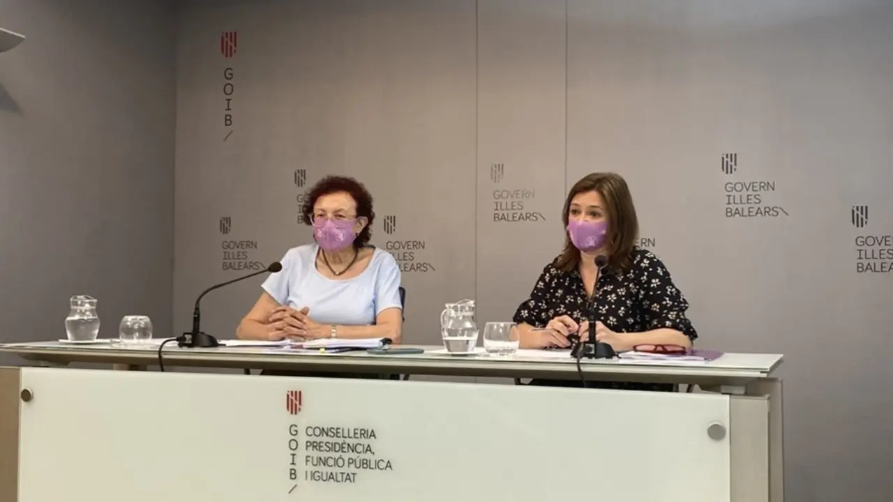 La direcora de IB Dona, Mar&iacute;a Dur&aacute;n, y la consellera de Presidencia, Funci&oacute;n P&uacute;blica e Igualdad, Mercedes Garrido.