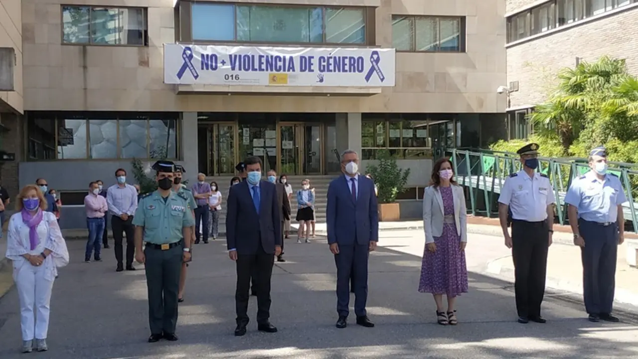 Concentraci&oacute;n de condena ante la Delegaci&oacute;n del Gobierno por la &uacute;ltima muerte de una mujer en CyL por violencia machista.