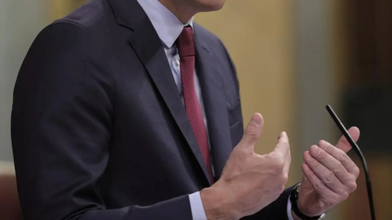 El presidente del Gobierno, Pedro S&aacute;nchez, interviene en una sesi&oacute;n de control al Gobierno en el Congreso de los Diputados, a 30 de junio de 2021, en Madrid, (Espa&ntilde;a). Este pleno, que se produce pocas horas despu&eacute;s del encuentro que el presidente del Gobi
