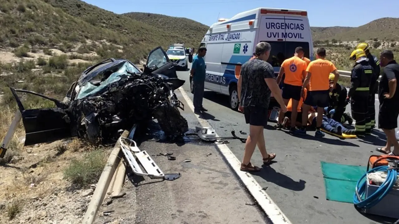 Un hombre fallece y una mujer resulta herida en un accidente de tr&aacute;fico en el t&eacute;rmino municipal de Carboneras (Almer&iacute;a)