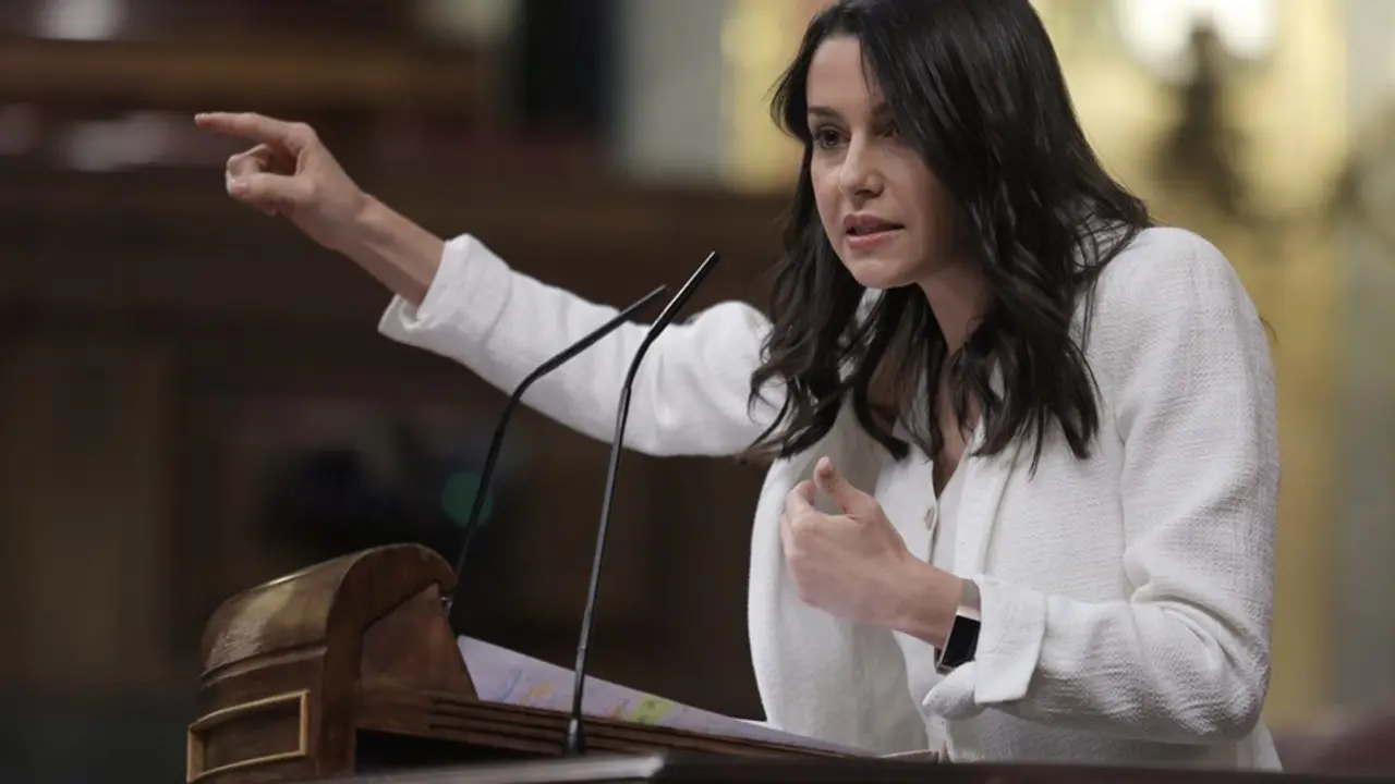 La presidenta de Ciudadanos, In&eacute;s Arrimadas, en la tribuna del Congreso de los Diputados.