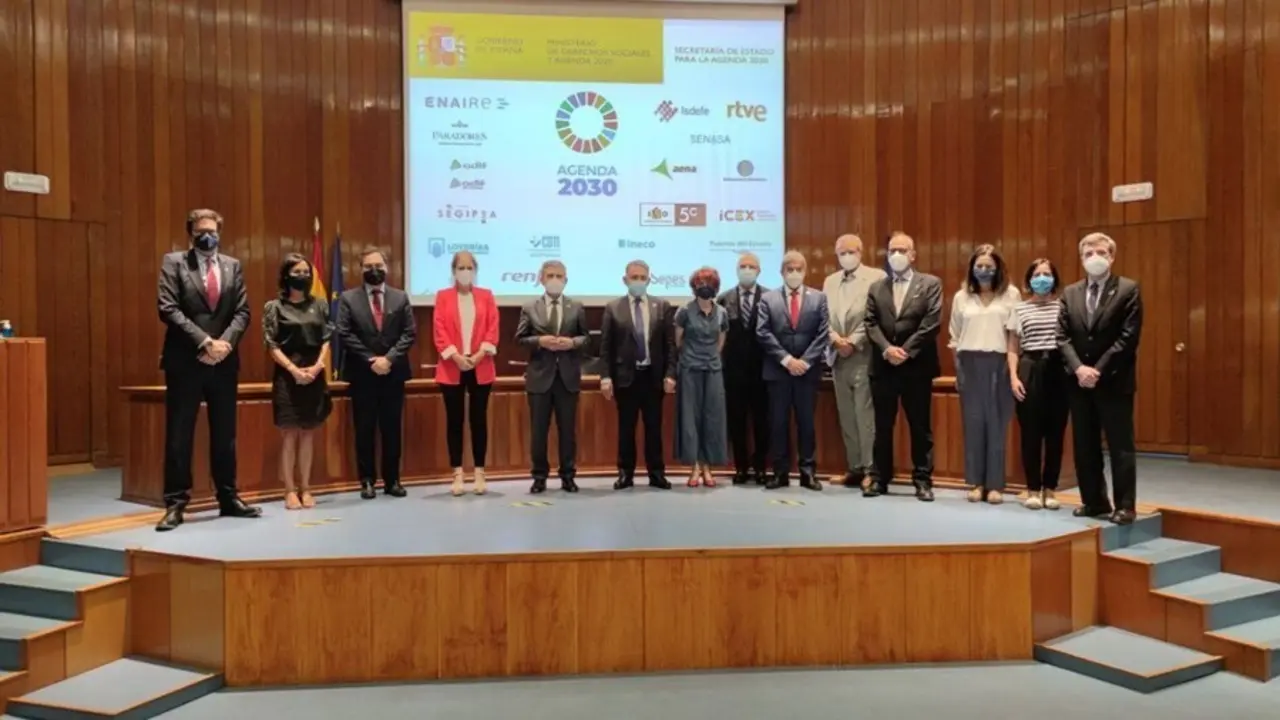 Firma del convenio entre el Ministerio de Derechos Sociales y Agenda 2030 y 18 empresas p&uacute;blicas