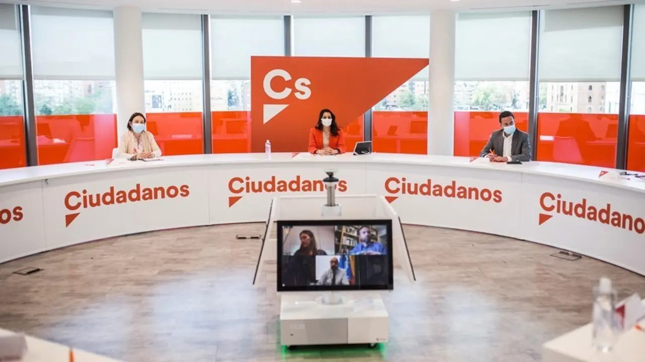 Archivo - La l&iacute;der de Ciudadanos, In&eacute;s Arrimadas, presidiendo una reuni&oacute;n del Comit&eacute; Permanente del partido.