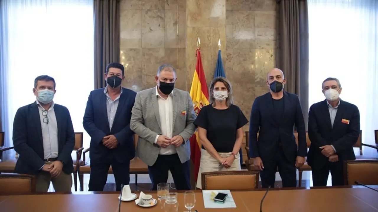 L ministra para la Transici&oacute;n Ecol&oacute;gica y el Reto Demogr&aacute;fico, Teresa Ribera, se re&uacute;ne con representantes del Sindicato Central de Regantes del Acueducto Tajo-Segura