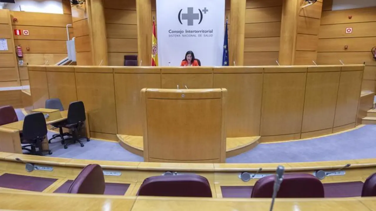 Vista general de la intervenci&oacute;n de la ministra de Sanidad, Carolina Darias, en una rueda de prensa tras la celebraci&oacute;n del primer Consejo Interterritorial del Sistema Nacional de car&aacute;cter presencial desde que comenz&oacute; la pandemia