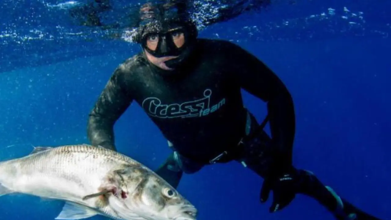 Un pescador durante la competici&oacute;n.