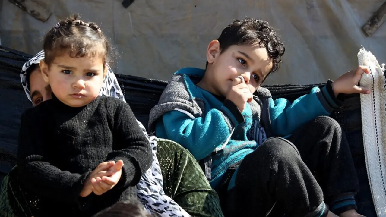 Archivo - Ni&ntilde;os sirios refugiados en un campamento en el norte de L&iacute;bano