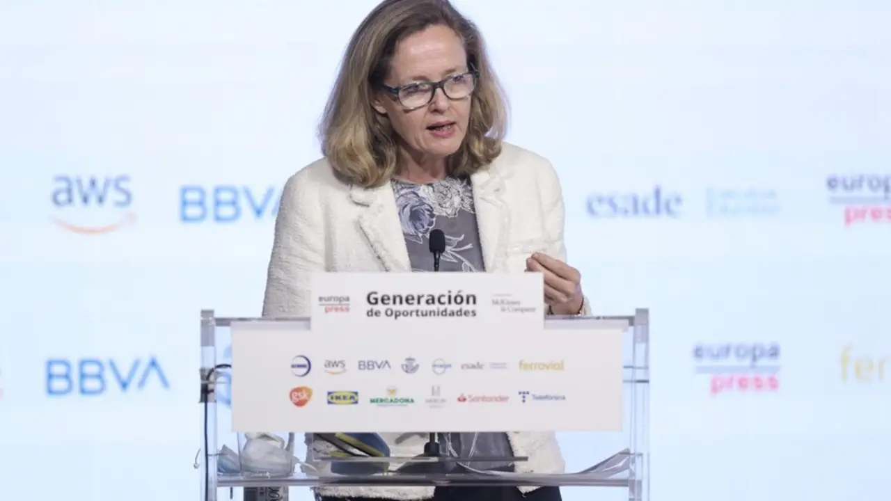 La vicepresidenta segunda y ministra de Asuntos Econ&oacute;micos y Transformaci&oacute;n Digital, Nadia Calvi&ntilde;o, interviene en el acto del proyecto 'Generaci&oacute;n de oportunidades', a 1 de julio de 2021, en el Auditorio El Beatriz, Madrid, (Espa&ntilde;a). Organizado por  mcKin