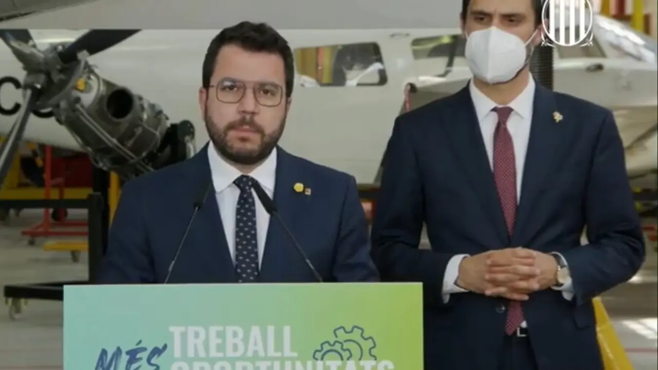 El presidente de la Generalitat, Pere Aragon&egrave;s, y el conseller de Empresa y Trabajo, Roger Torrent, este jueves en rueda de prensa