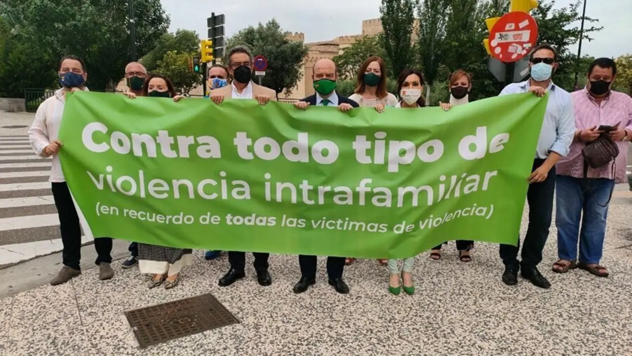 VOX ha guardado el minuto de silencio frente a La Aljafer&iacute;a.