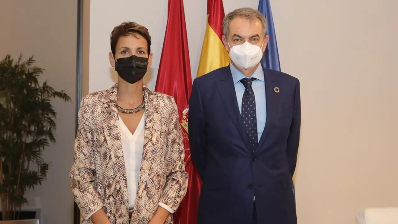 La presidenta Chivite y el expresidente Zapatero en el despacho del Palacio de Navarra