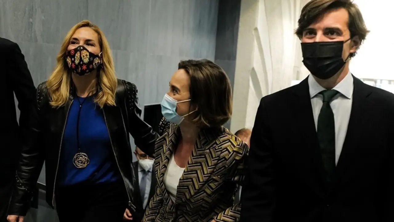 Archivo - El vicesecretario de Comunicaci&oacute;n del PP, Pablo Montesinos, junto a la portavoz parlamentaria, Cuca Gamarra, y la vicesecretaria de Organizaci&oacute;n del PP, Ana Beltr&aacute;n. En Madrid, 5 de abril de 2021.