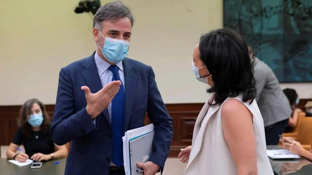 El secretario de Estado de Migraciones, Jes&uacute;s Javier Perea, a su llegada al Congreso