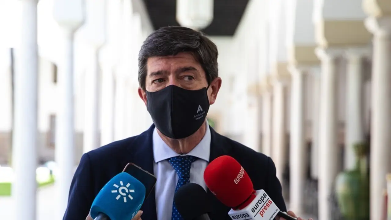 El vicepresidente de la Junta y coordinador auton&oacute;mico de Cs, Juan Mar&iacute;n, este jueves en declaraciones a los medios en el Parlamento.