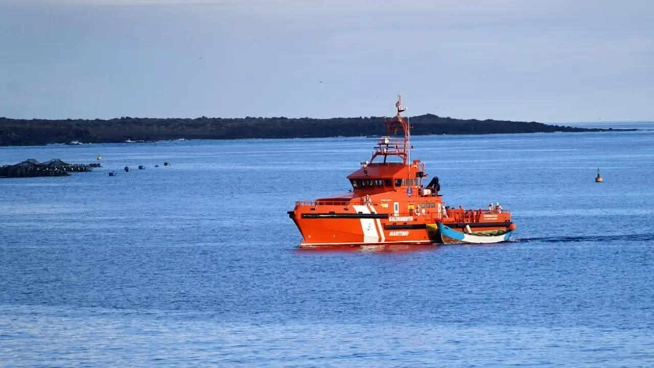 Archivo - Un barco de Salvamento Mar&iacute;timo en las Islas Canarias.