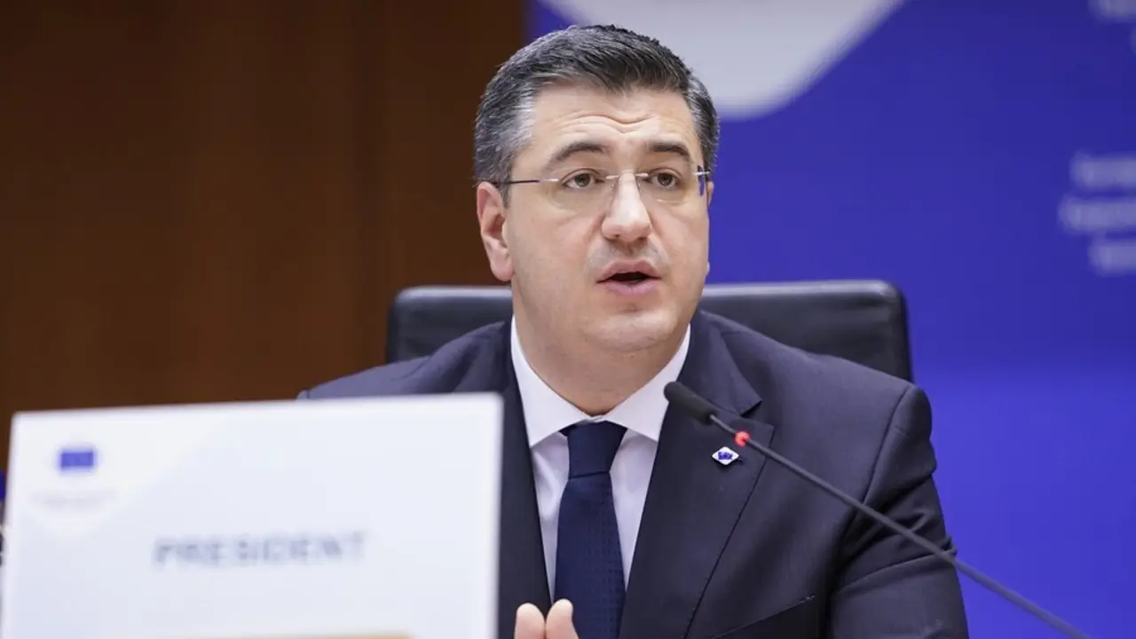 Archivo - Foto de archivo del presidente del Comit&eacute; de las Regiones de la UE, Apostolos Tzitzikostas, durante una rueda de prensa en el marco de la sesi&oacute;n plenaria 138 del Comit&eacute;, en la que fue elegido presidente en Bruselas (B&eacute;lgica) a 12 de febrero de 2