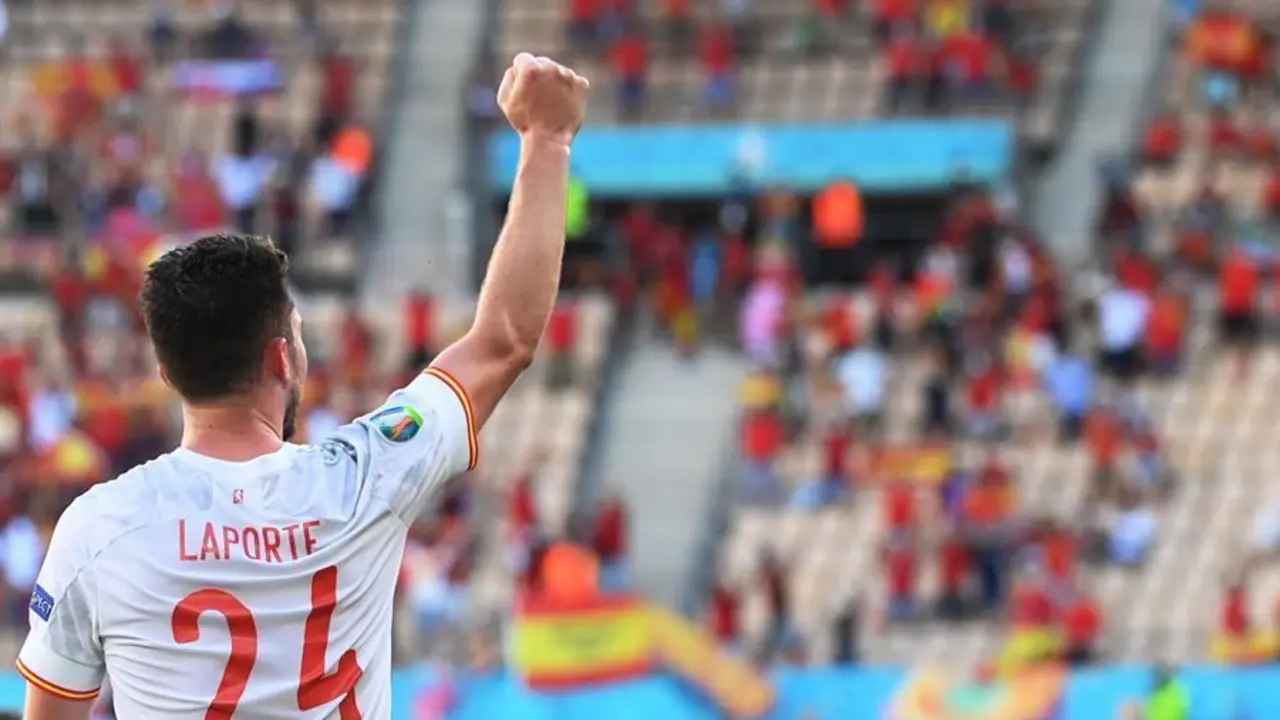 Aymeric Laporte de Espa&ntilde;a celebra su gol durante el encuentro perteneciente al grupo E de la Eurocopa 2020 entre Eslovaquia y Espa&ntilde;a, este mi&eacute;rcoles en el Estadio de La Cartuja, en Sevilla. EFE/EPA/David Ramos / POOL