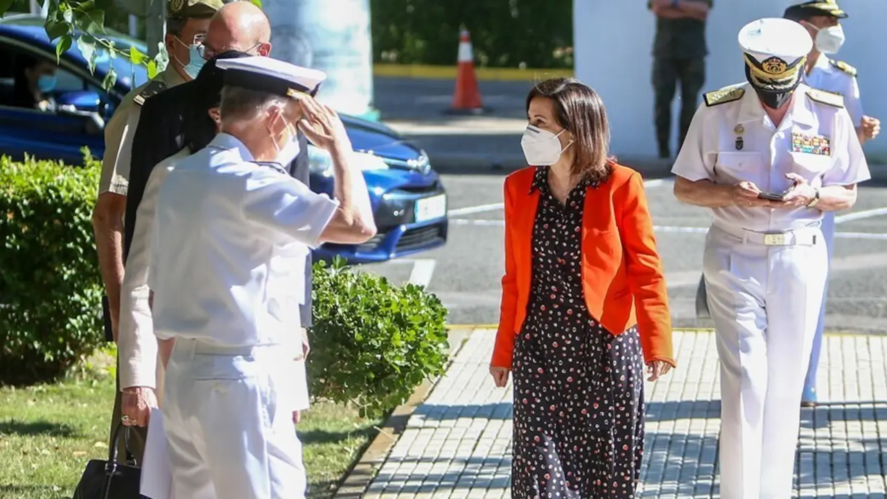 La ministra de Defensa, Margarita Robles, a su llegada a la sesi&oacute;n informativa '1981- 2021: 40 a&ntilde;os de compromiso y participaci&oacute;n activa en la OTAN', en la Base de Retamares, a 2 de julio de 2021, en Pozuelo de Alarc&oacute;n, Madrid (Espa&ntilde;a). 