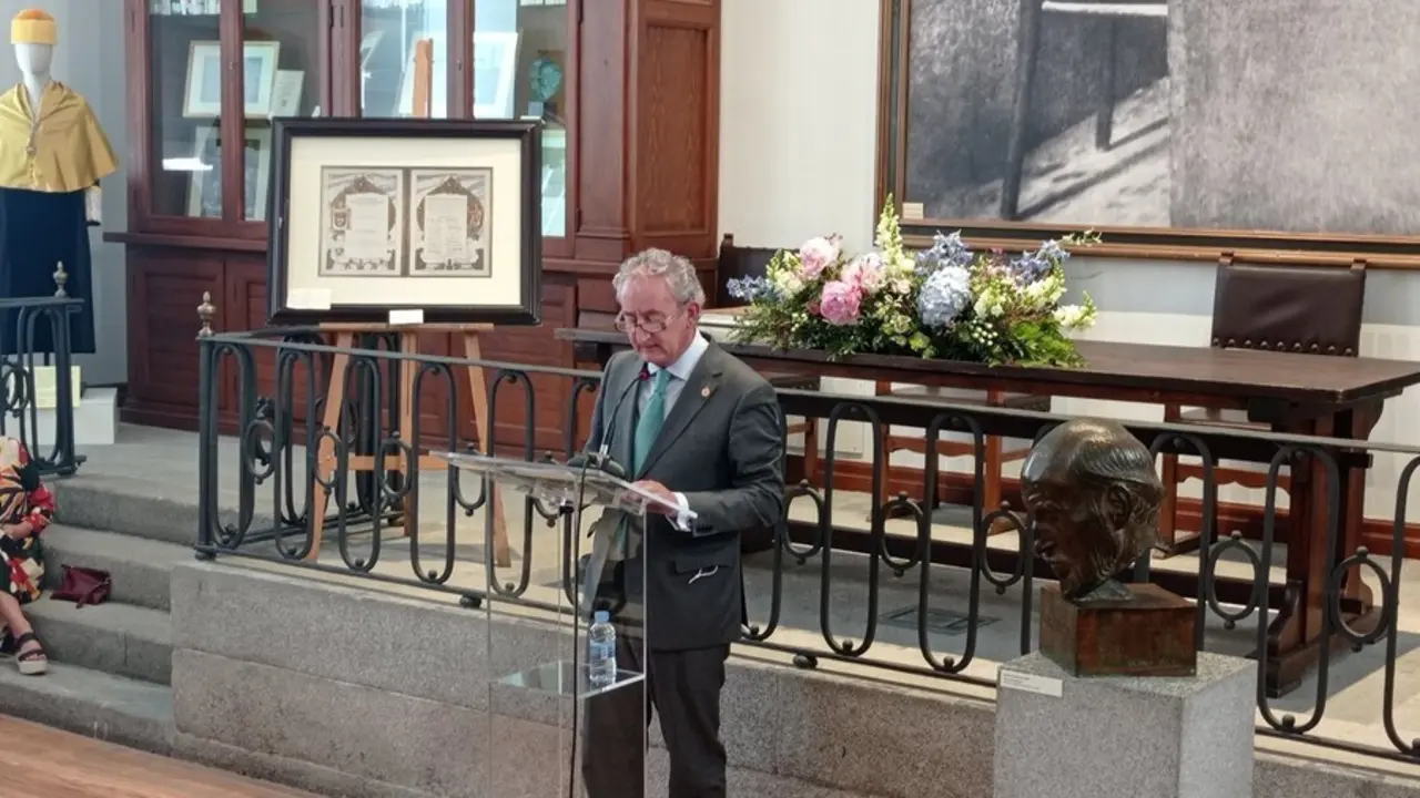 El presidente de la OMC, el doctor Tom&aacute;s Cobo, durante la lectura del 'Acuerdo de Atocha'
