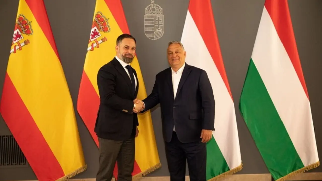 Archivo - El presidente de Vox, Santiago Abascal, y el primer ministro h&uacute;ngaro, Viktor Orb&aacute;n.